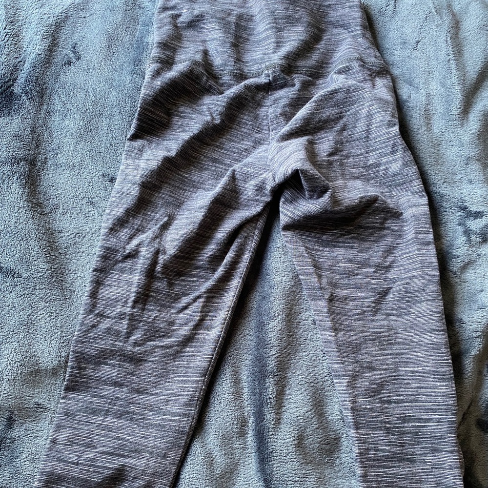 Aerie Capri leggings with keyhole cutout - Picture 5 of 5
